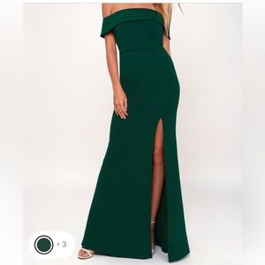 Beautiful Emerald Green off the shoulder dress with slit!